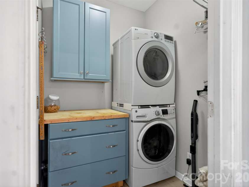 8601 Walsham Drive, Charlotte, NC 28277.  MLS# CAR4364626, YatesRealty ID 15162. Laundry Room