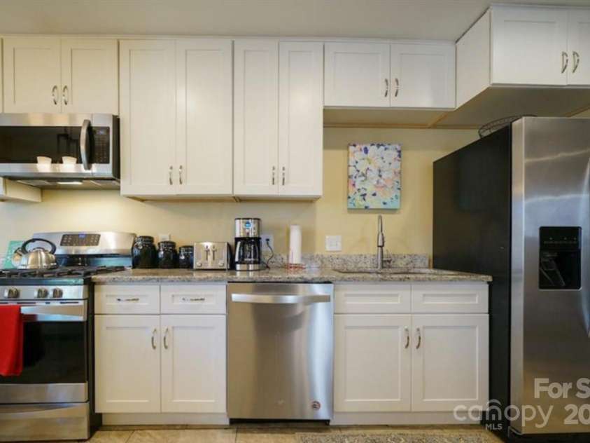 350 Marion Street, Rock Hill, SC 29730.  MLS# CAR4210905, YatesRealty ID 15163. Unit A Kitchen