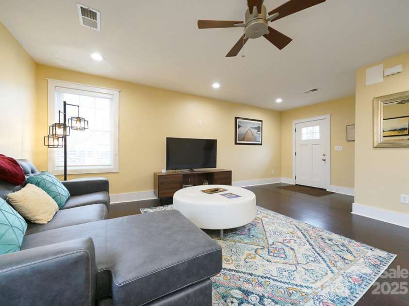 350 Marion Street, Rock Hill, SC 29730.  MLS# CAR4210905, YatesRealty ID 15163. Unit B Living