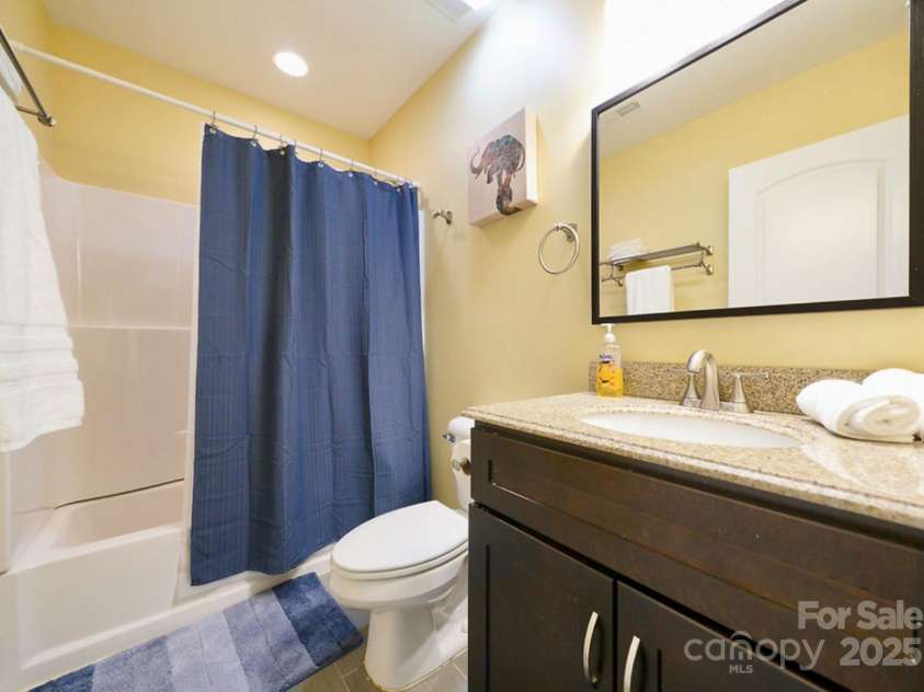 350 Marion Street, Rock Hill, SC 29730.  MLS# CAR4210905, YatesRealty ID 15163. Unit B second Floor Bath
