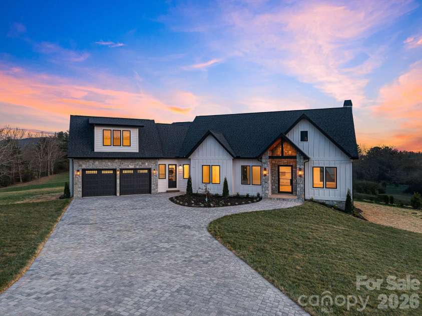 133 Golden Pasture Drive, Fletcher, NC 28732.  MLS# CAR4369062, YatesRealty ID 15165. 