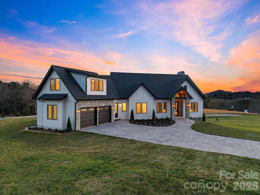 133 Golden Pasture Drive, Fletcher, NC 28732.  MLS# CAR4369062, YatesRealty ID 15165. 