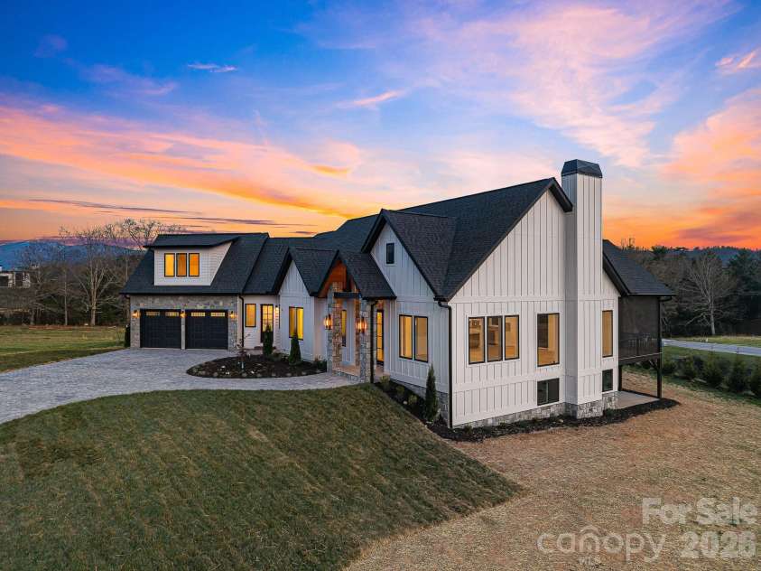133 Golden Pasture Drive, Fletcher, NC 28732.  MLS# CAR4369062, YatesRealty ID 15165. 