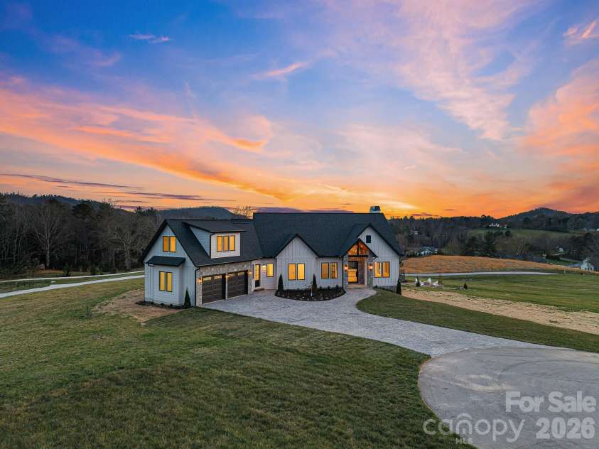 133 Golden Pasture Drive, Fletcher, NC 28732.  MLS# CAR4369062, YatesRealty ID 15165. 