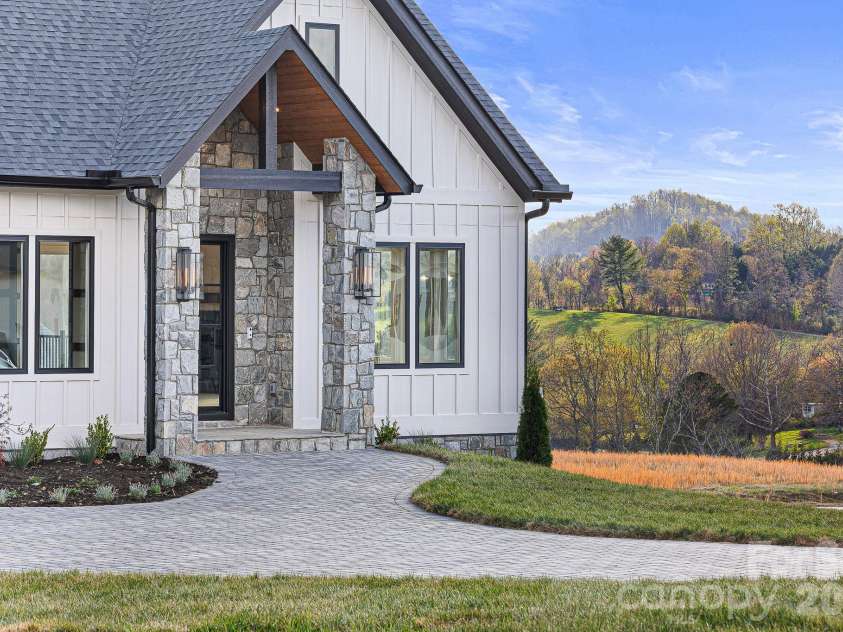 133 Golden Pasture Drive, Fletcher, NC 28732.  MLS# CAR4369062, YatesRealty ID 15165. 