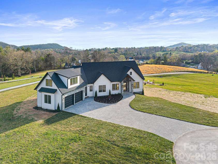 133 Golden Pasture Drive, Fletcher, NC 28732.  MLS# CAR4369062, YatesRealty ID 15165. 