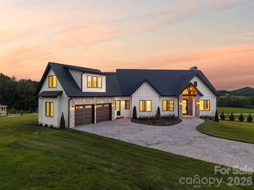 133 Golden Pasture Drive, Fletcher, NC 28732.  MLS# CAR4417989, YatesRealty ID 15165. 