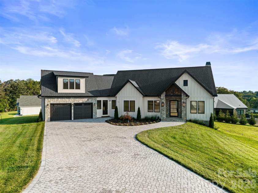 133 Golden Pasture Drive, Fletcher, NC 28732.  MLS# CAR4417989, YatesRealty ID 15165. 
