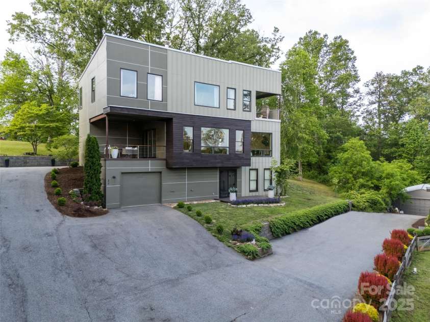 21, 13 Wild Pine Court, Leicester, NC 28748.  MLS# CAR4263038, YatesRealty ID 15165. 