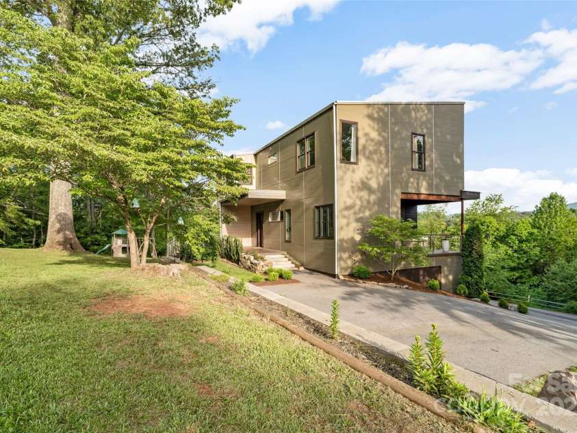 21, 13 Wild Pine Court, Leicester, NC 28748.  MLS# CAR4263038, YatesRealty ID 15165. 