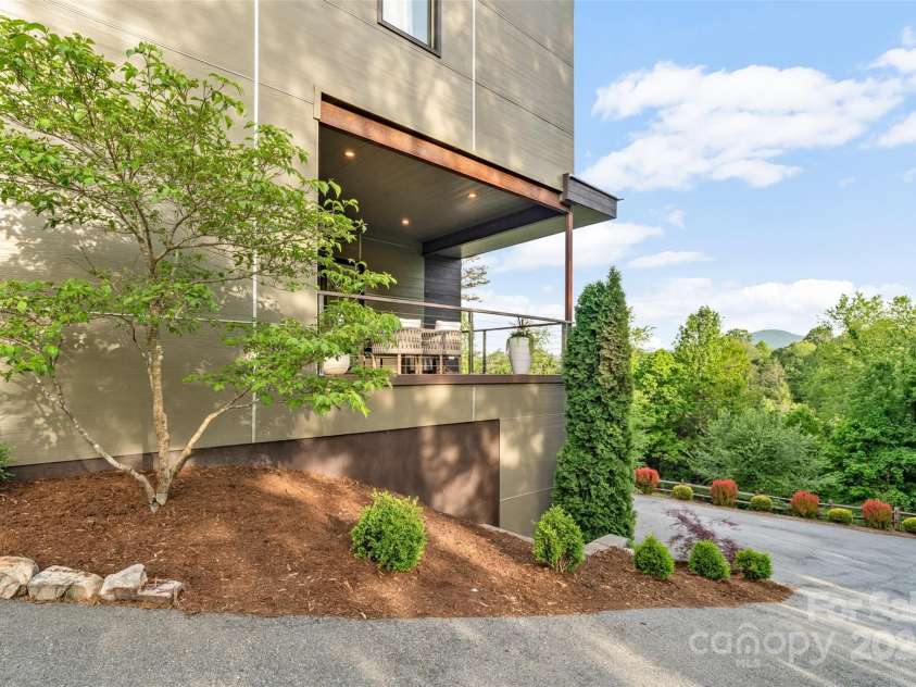 21, 13 Wild Pine Court, Leicester, NC 28748.  MLS# CAR4263038, YatesRealty ID 15165. 