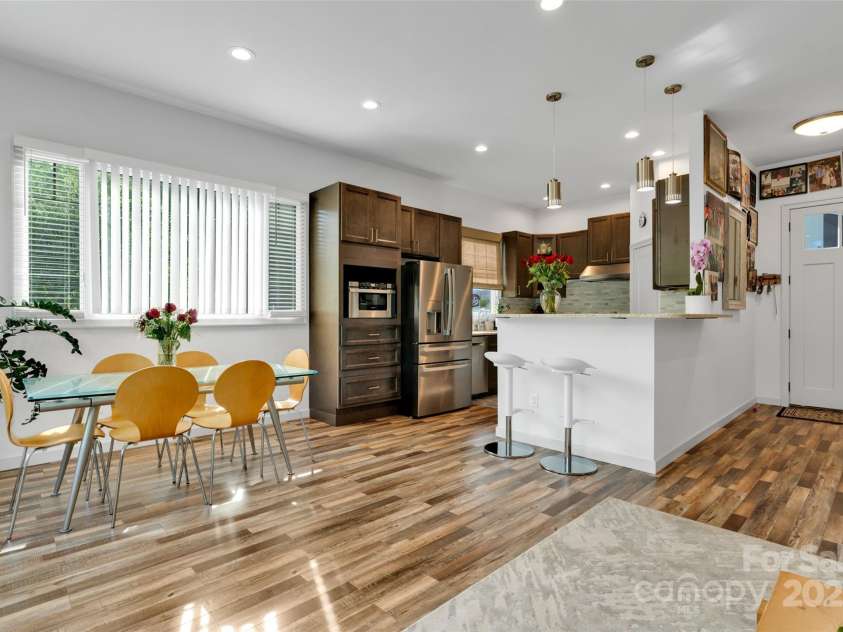 21, 13 Wild Pine Court, Leicester, NC 28748.  MLS# CAR4263038, YatesRealty ID 15165. Guest house