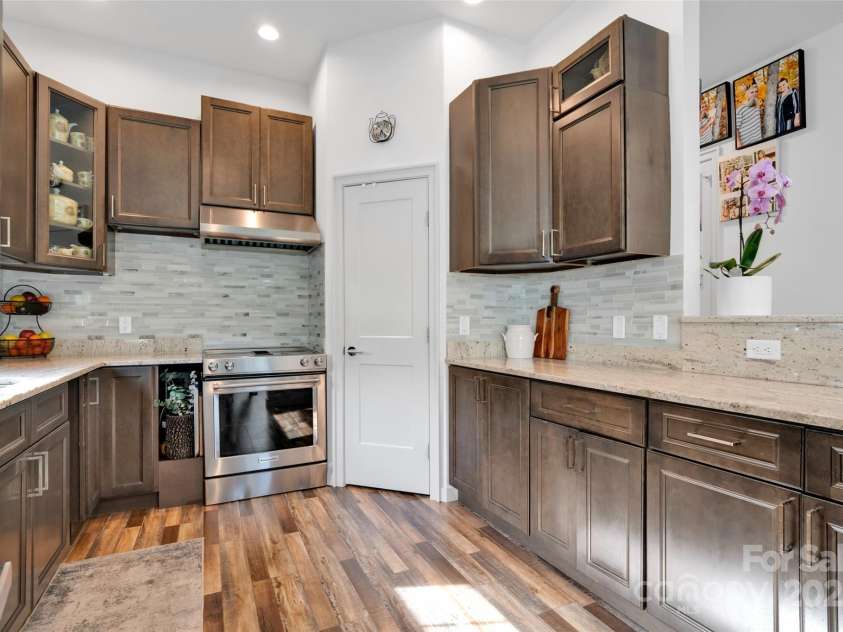 21, 13 Wild Pine Court, Leicester, NC 28748.  MLS# CAR4263038, YatesRealty ID 15165. Guest house