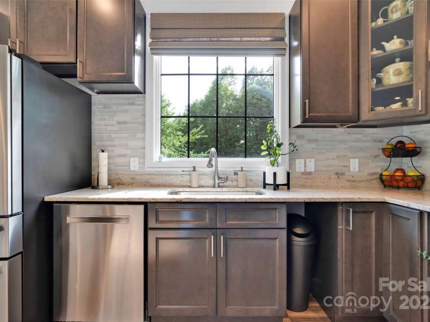 21, 13 Wild Pine Court, Leicester, NC 28748.  MLS# CAR4263038, YatesRealty ID 15165. Guest house