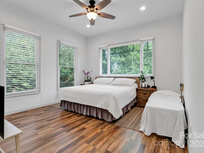 21, 13 Wild Pine Court, Leicester, NC 28748.  MLS# CAR4263038, YatesRealty ID 15165. Guest house