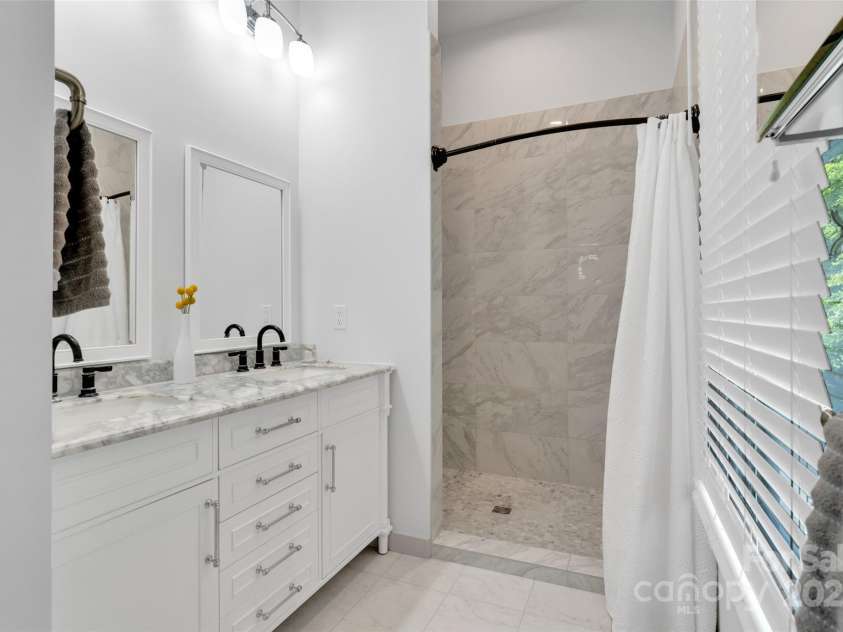 21, 13 Wild Pine Court, Leicester, NC 28748.  MLS# CAR4263038, YatesRealty ID 15165. Guest house