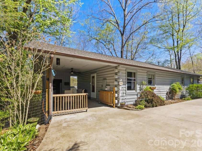 187 Cedarwood Drive, Waynesville, NC 28785.  MLS# CAR4368714, YatesRealty ID 15166. 187 Cedarwood Drive