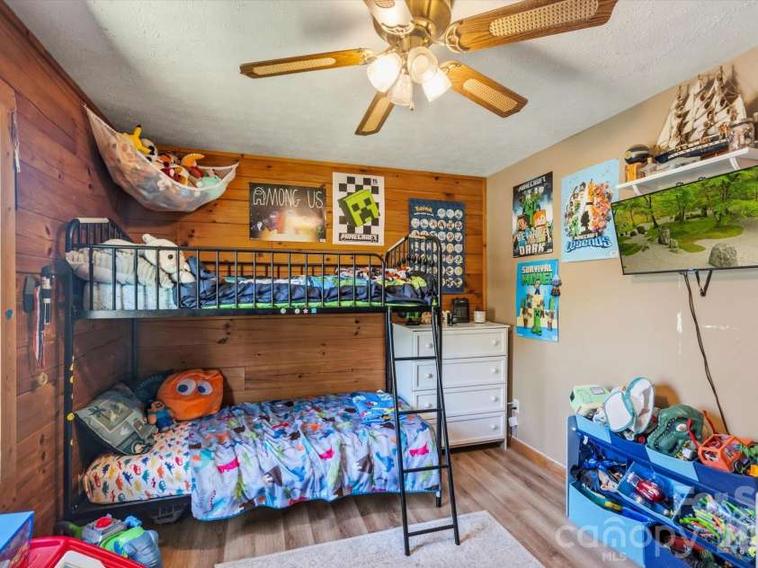 187 Cedarwood Drive, Waynesville, NC 28785.  MLS# CAR4368714, YatesRealty ID 15166. Bedroo