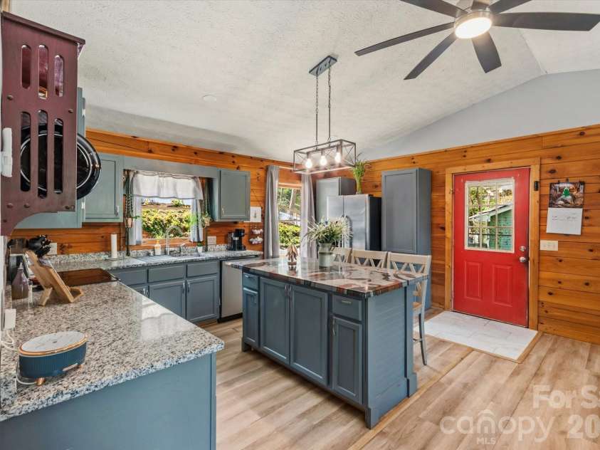 187 Cedarwood Drive, Waynesville, NC 28785.  MLS# CAR4368714, YatesRealty ID 15166. Kitchen