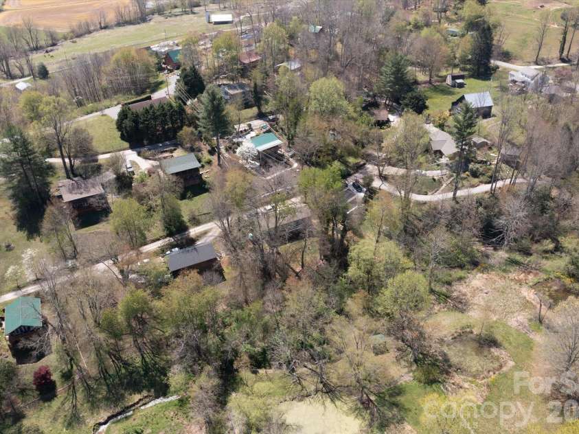 187 Cedarwood Drive, Waynesville, NC 28785.  MLS# CAR4368714, YatesRealty ID 15166. Neighborhood