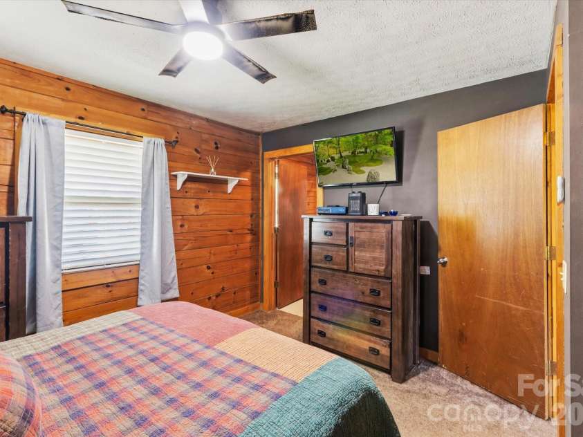 187 Cedarwood Drive, Waynesville, NC 28785.  MLS# CAR4368714, YatesRealty ID 15166. Primary bedroom