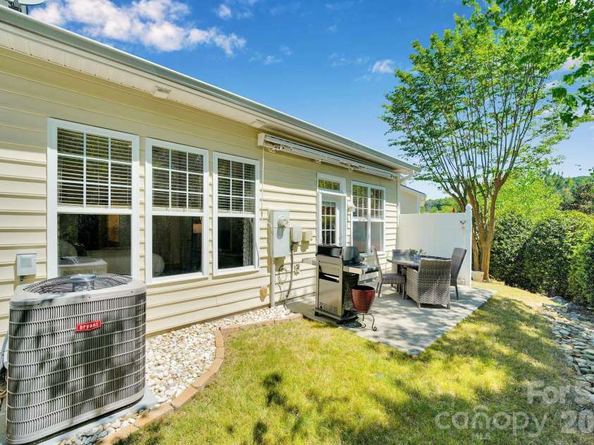 602 Pine Links Drive, Tega Cay, SC 29708.  MLS# CAR4370839, YatesRealty ID 15167. 