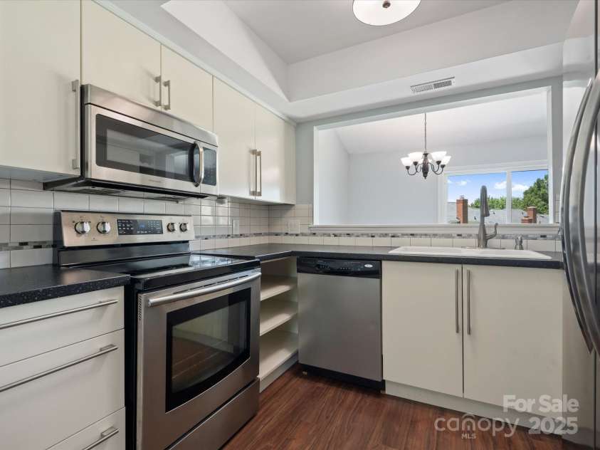 9404 Vicksburg Park Court, Charlotte, NC 28210.  MLS# CAR4263037, YatesRealty ID 15167. 