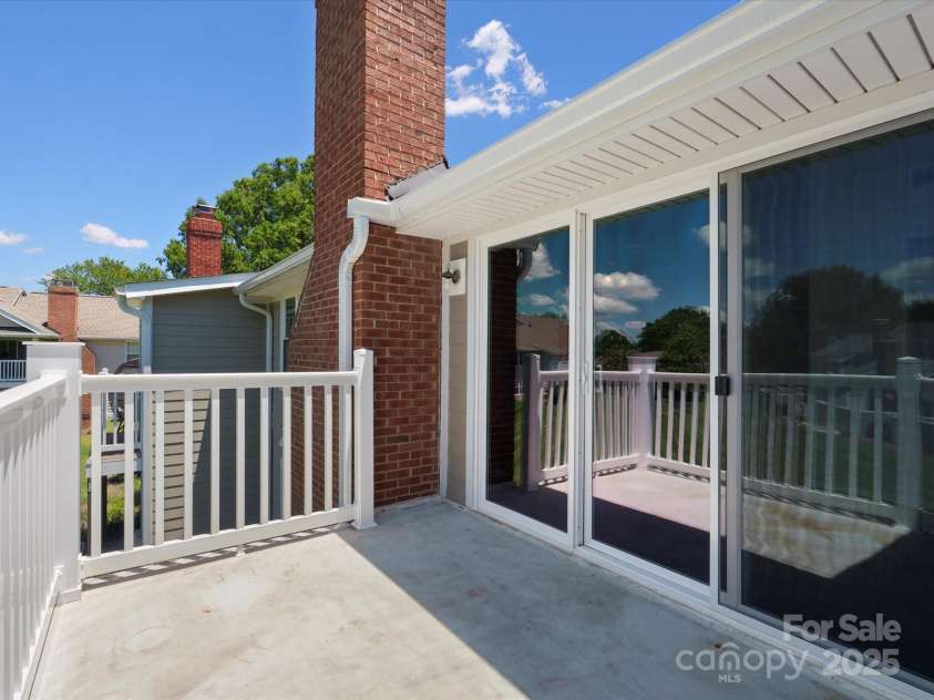 9404 Vicksburg Park Court, Charlotte, NC 28210.  MLS# CAR4263037, YatesRealty ID 15167. 