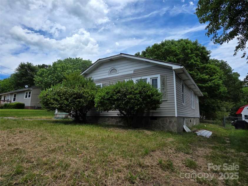 503 Reid Street, Thomasville, NC 27360.  MLS# CAR4259981, YatesRealty ID 15168. 