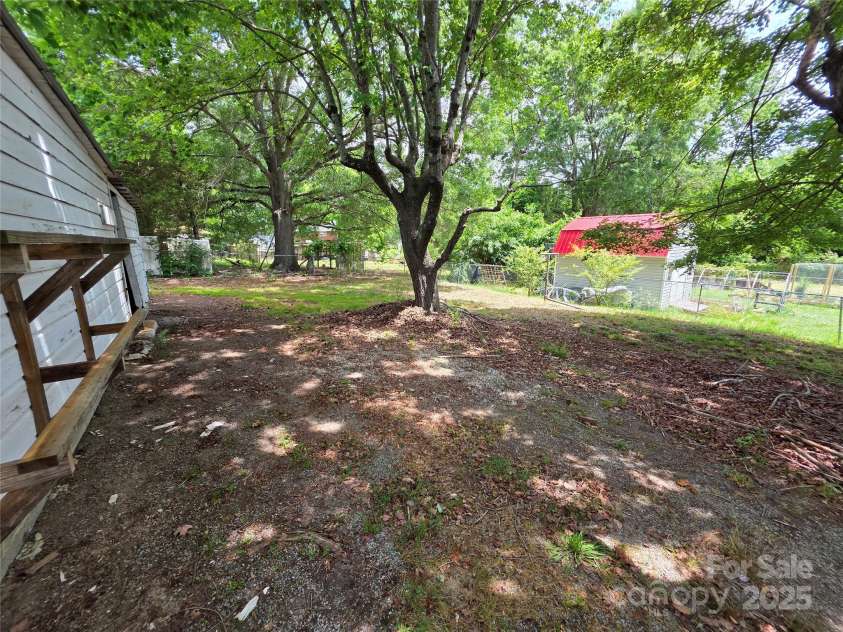 503 Reid Street, Thomasville, NC 27360.  MLS# CAR4259981, YatesRealty ID 15168. 