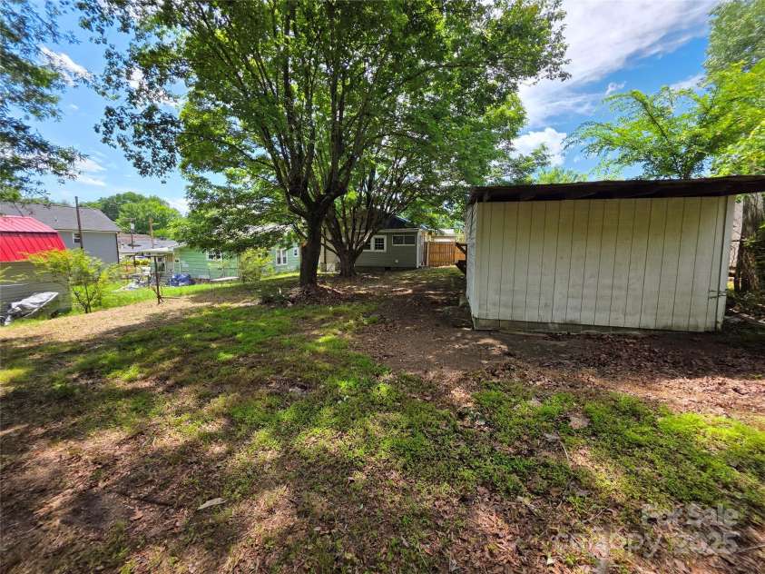 503 Reid Street, Thomasville, NC 27360.  MLS# CAR4259981, YatesRealty ID 15168. 