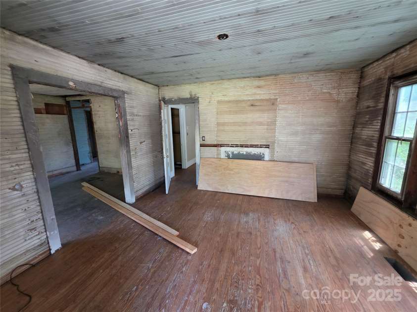 503 Reid Street, Thomasville, NC 27360.  MLS# CAR4259981, YatesRealty ID 15168. 