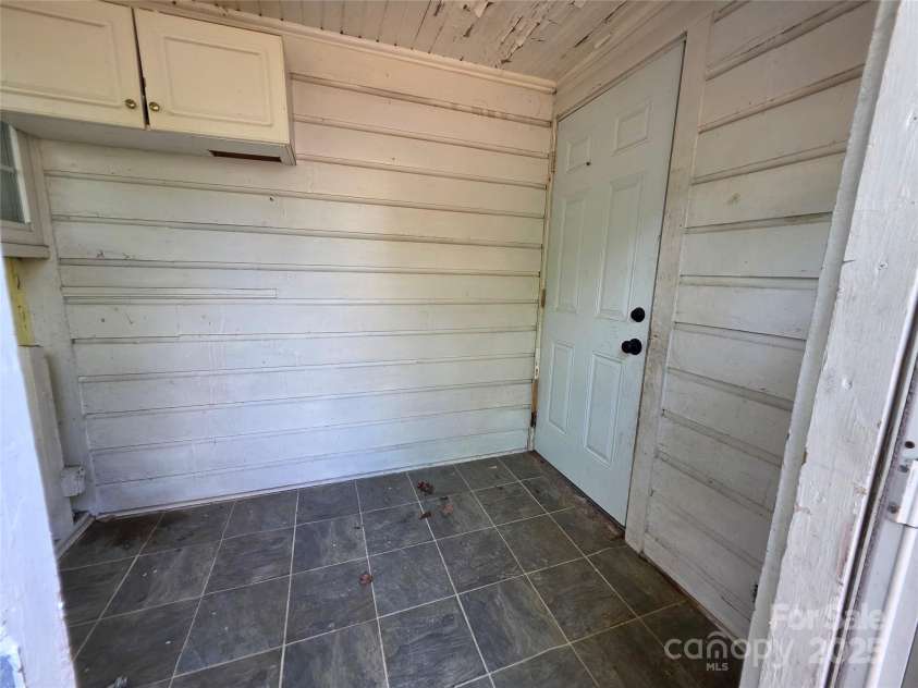 503 Reid Street, Thomasville, NC 27360.  MLS# CAR4259981, YatesRealty ID 15168. 