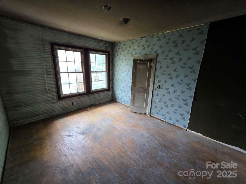 503 Reid Street, Thomasville, NC 27360.  MLS# CAR4259981, YatesRealty ID 15168. 