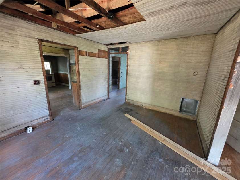 503 Reid Street, Thomasville, NC 27360.  MLS# CAR4259981, YatesRealty ID 15168. 