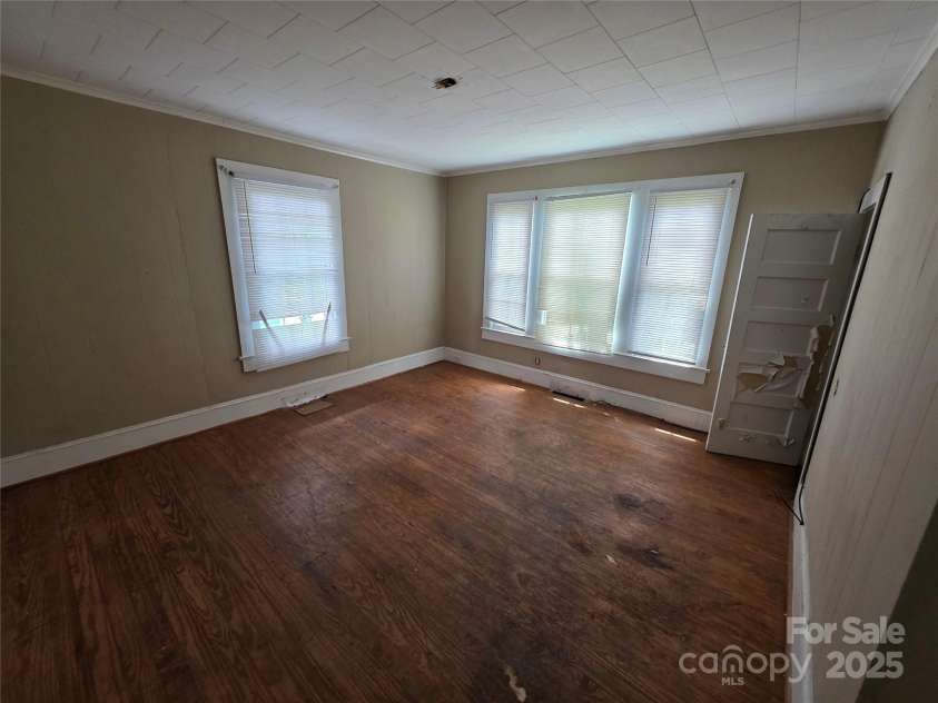 503 Reid Street, Thomasville, NC 27360.  MLS# CAR4259981, YatesRealty ID 15168. 