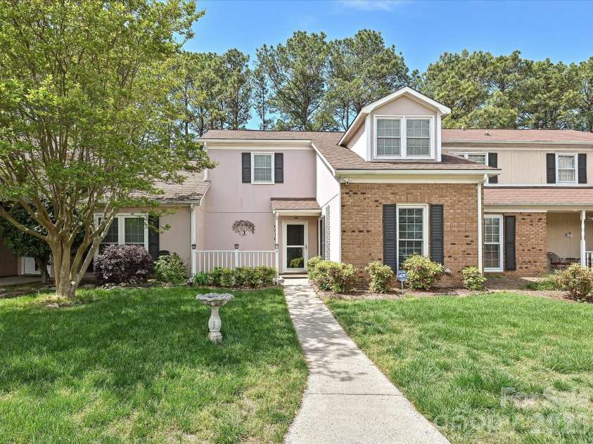 6816 Copernicus Circle, Charlotte, NC 28226.  MLS# CAR4363913, YatesRealty ID 15168. 