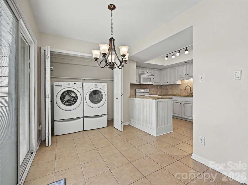 6816 Copernicus Circle, Charlotte, NC 28226.  MLS# CAR4363913, YatesRealty ID 15168. 