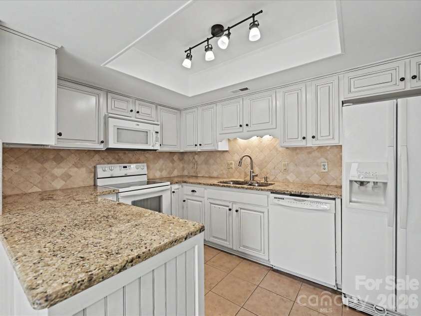 6816 Copernicus Circle, Charlotte, NC 28226.  MLS# CAR4363913, YatesRealty ID 15168. 