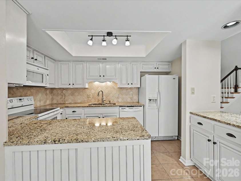 6816 Copernicus Circle, Charlotte, NC 28226.  MLS# CAR4363913, YatesRealty ID 15168. 