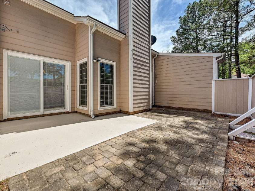 6816 Copernicus Circle, Charlotte, NC 28226.  MLS# CAR4363913, YatesRealty ID 15168. 