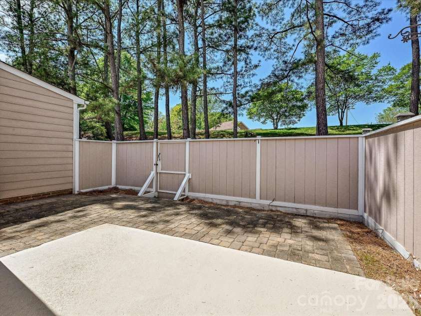 6816 Copernicus Circle, Charlotte, NC 28226.  MLS# CAR4363913, YatesRealty ID 15168. 