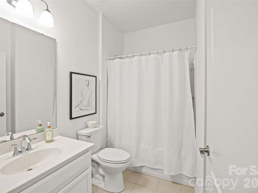 8122 Asher Chase Trail, Lancaster, SC 29720.  MLS# CAR4350544, YatesRealty ID 15169. Full Bathroom