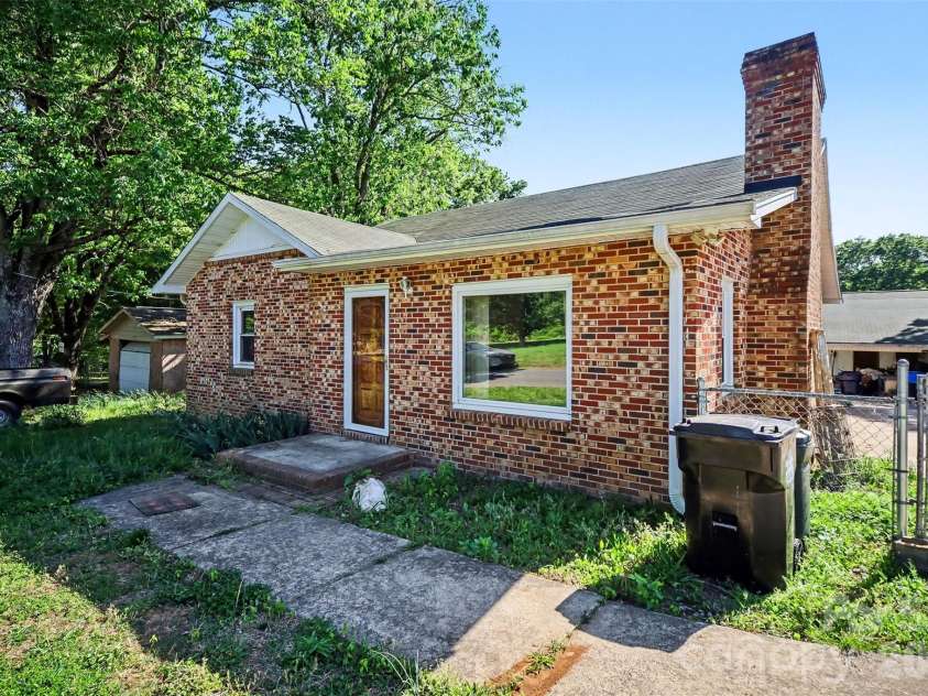 108 Crest Street, Belmont, NC 28012.  MLS# CAR4369916, YatesRealty ID 15170. 
