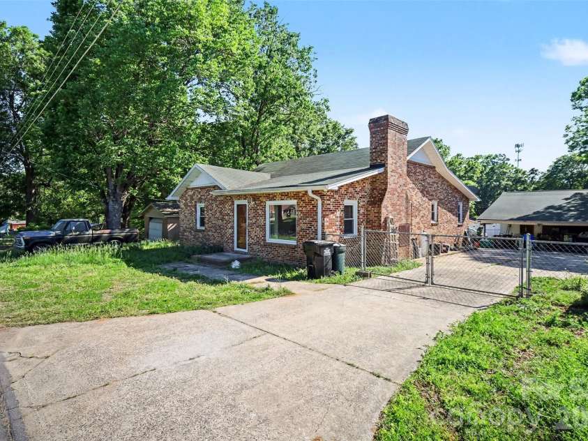 108 Crest Street, Belmont, NC 28012.  MLS# CAR4369916, YatesRealty ID 15170. 
