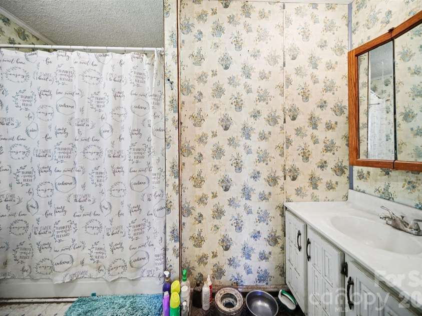 108 Crest Street, Belmont, NC 28012.  MLS# CAR4369916, YatesRealty ID 15170. 