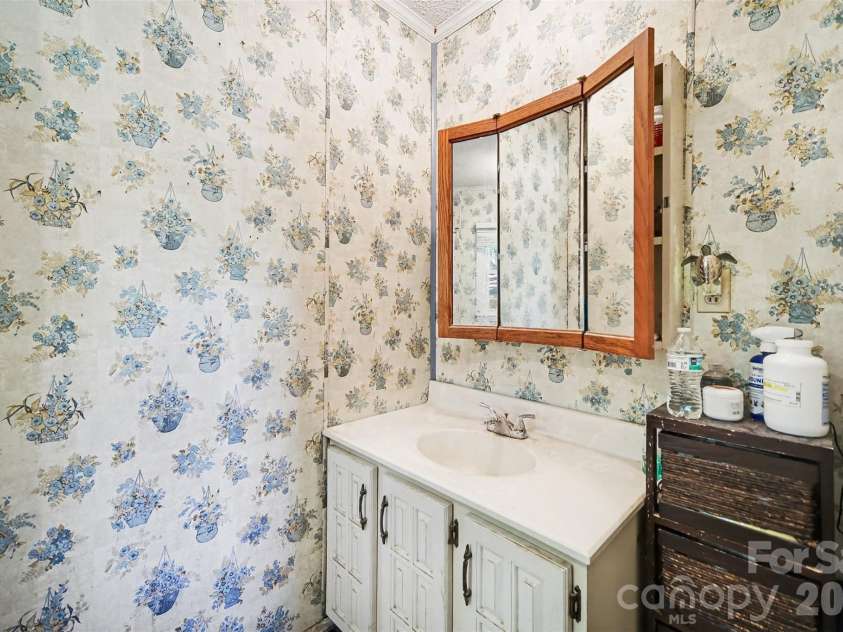 108 Crest Street, Belmont, NC 28012.  MLS# CAR4369916, YatesRealty ID 15170. 