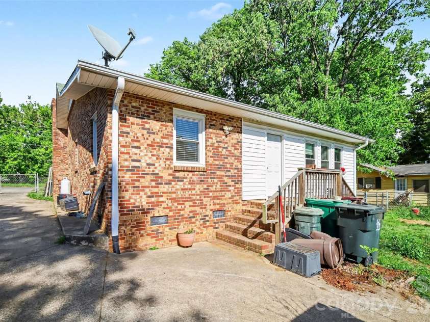108 Crest Street, Belmont, NC 28012.  MLS# CAR4369916, YatesRealty ID 15170. 