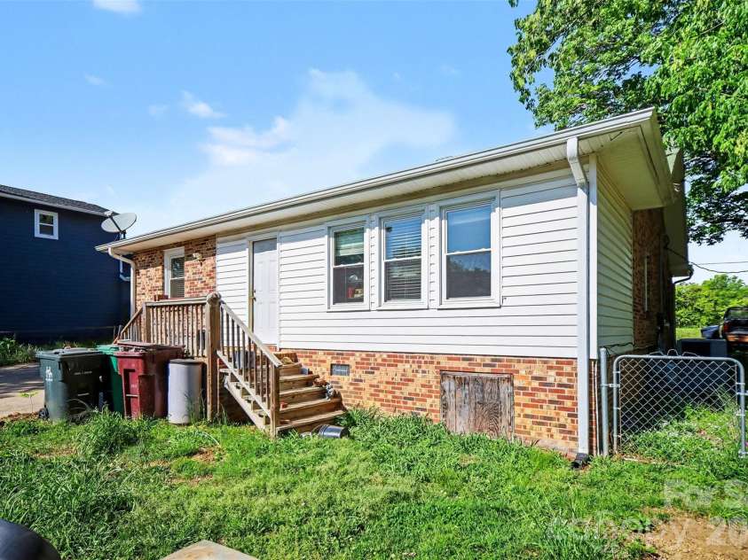 108 Crest Street, Belmont, NC 28012.  MLS# CAR4369916, YatesRealty ID 15170. 