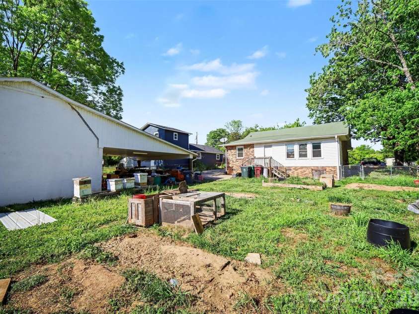 108 Crest Street, Belmont, NC 28012.  MLS# CAR4369916, YatesRealty ID 15170. 